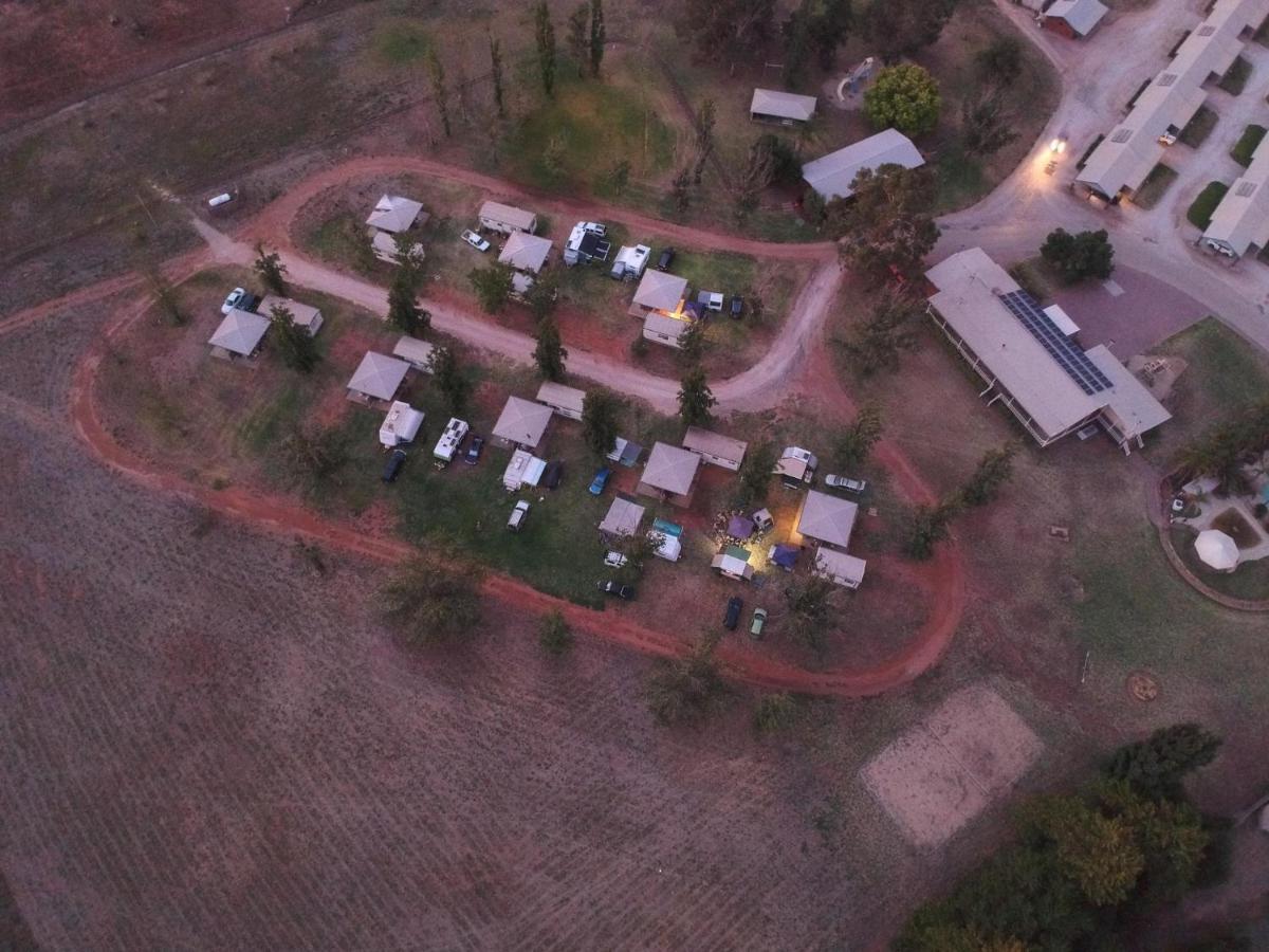 Hilltop Resort Swan Hill Bagian luar foto